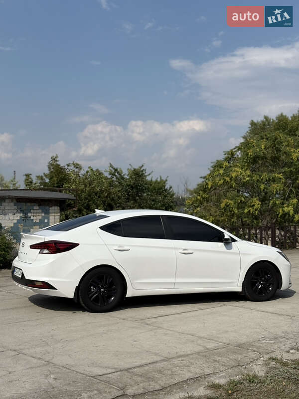 Седан Hyundai Elantra 2019 в Днепре