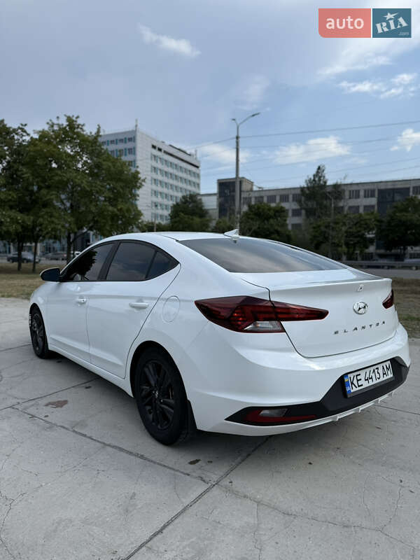 Седан Hyundai Elantra 2019 в Днепре