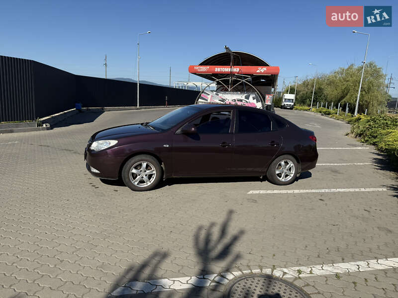 Седан Hyundai Elantra 2008 в Ужгороде