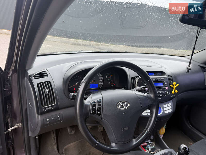 Седан Hyundai Elantra 2008 в Ужгороде