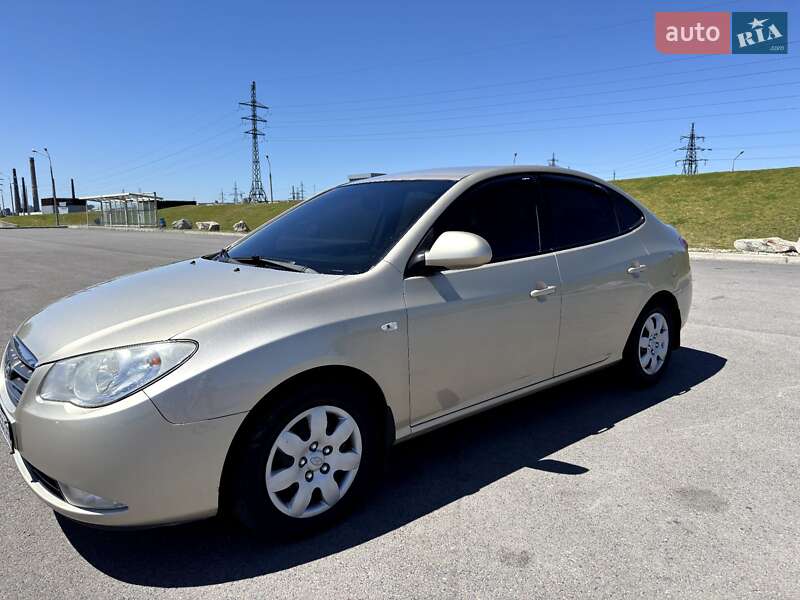 Седан Hyundai Elantra 2008 в Днепре