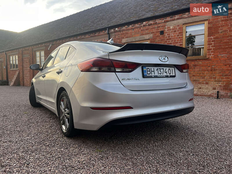 Седан Hyundai Elantra 2017 в Киеве