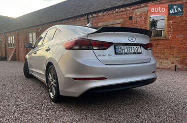 Седан Hyundai Elantra 2017 в 