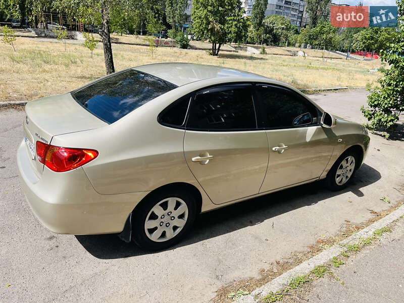 Седан Hyundai Elantra 2008 в Днепре