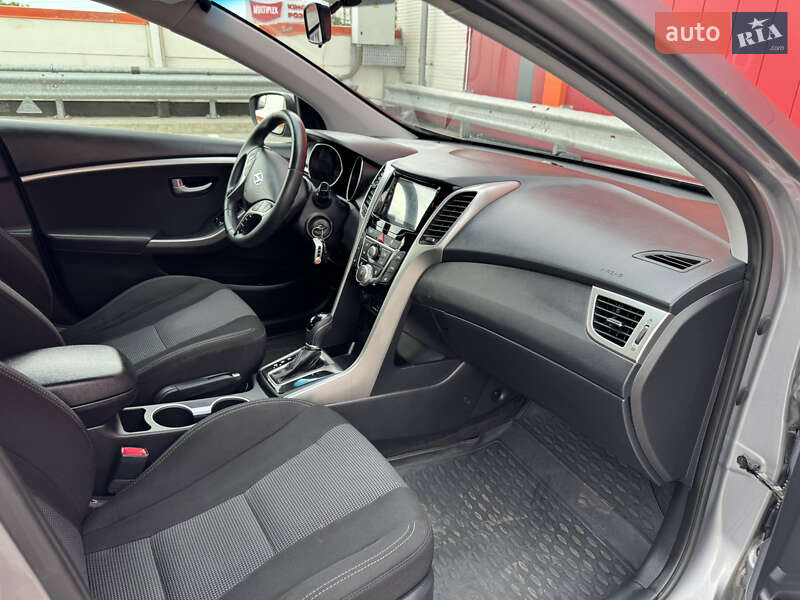 Хэтчбек Hyundai Elantra 2014 в Киеве