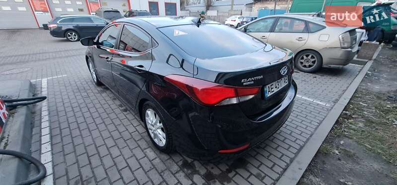 Седан Hyundai Elantra 2015 в Киеве