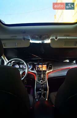 Седан Hyundai Elantra 2015 в 