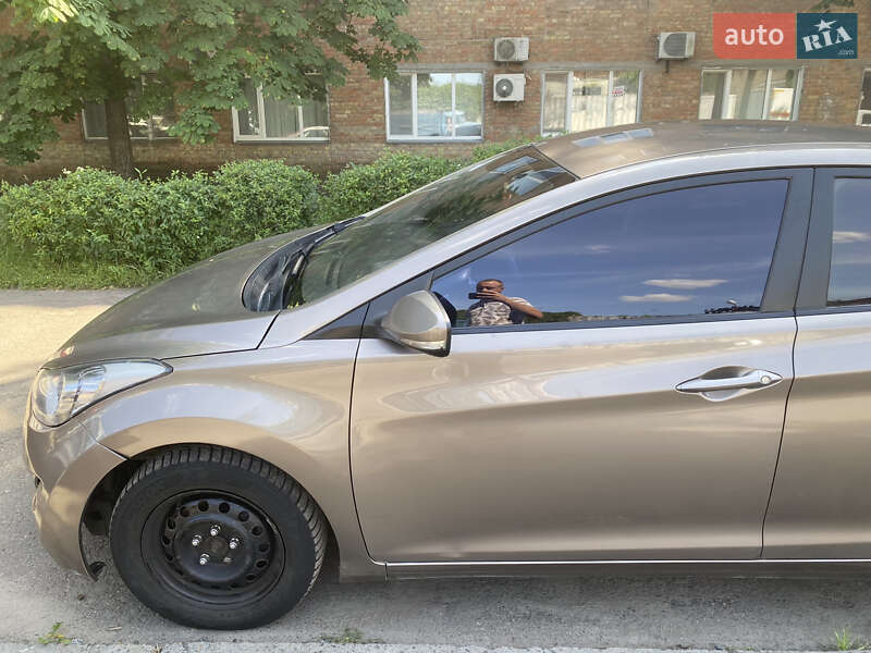 Седан Hyundai Elantra 2011 в Киеве