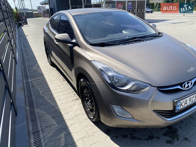 Седан Hyundai Elantra 2011 в Киеве