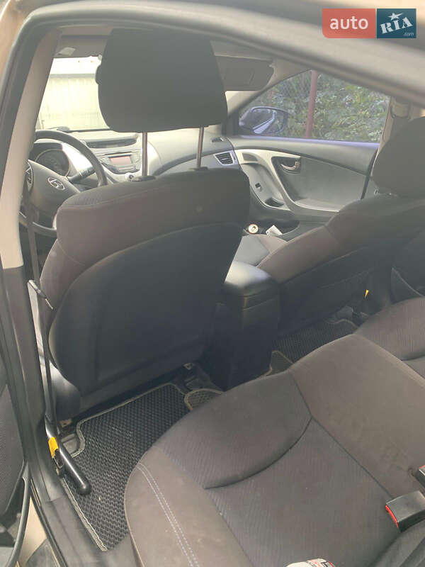 Седан Hyundai Elantra 2011 в Киеве
