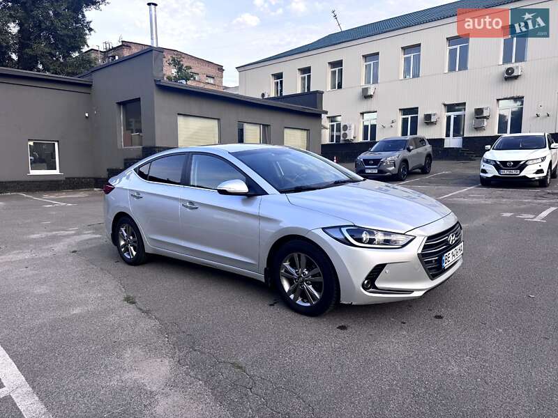 Седан Hyundai Elantra 2016 в Киеве
