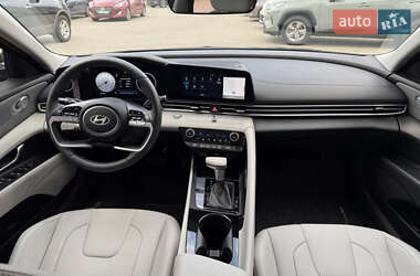 Седан Hyundai Elantra 2024 в 