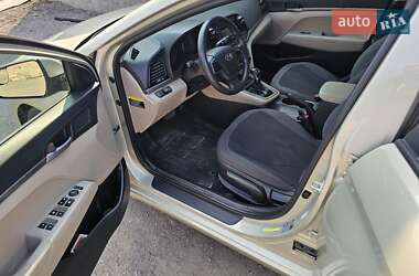 Седан Hyundai Elantra 2017 в 