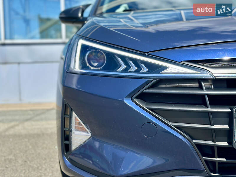 Седан Hyundai Elantra 2019 в Киеве