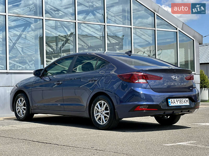 Седан Hyundai Elantra 2019 в Киеве