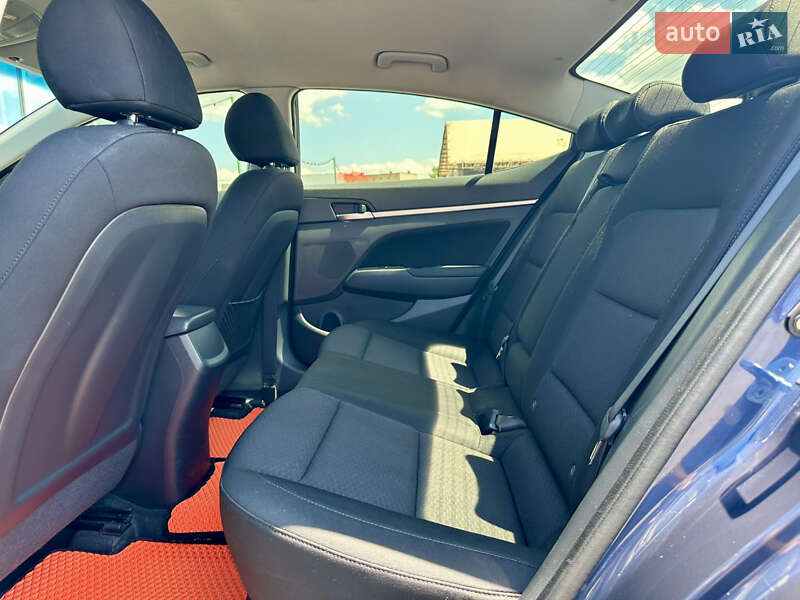 Седан Hyundai Elantra 2019 в Киеве