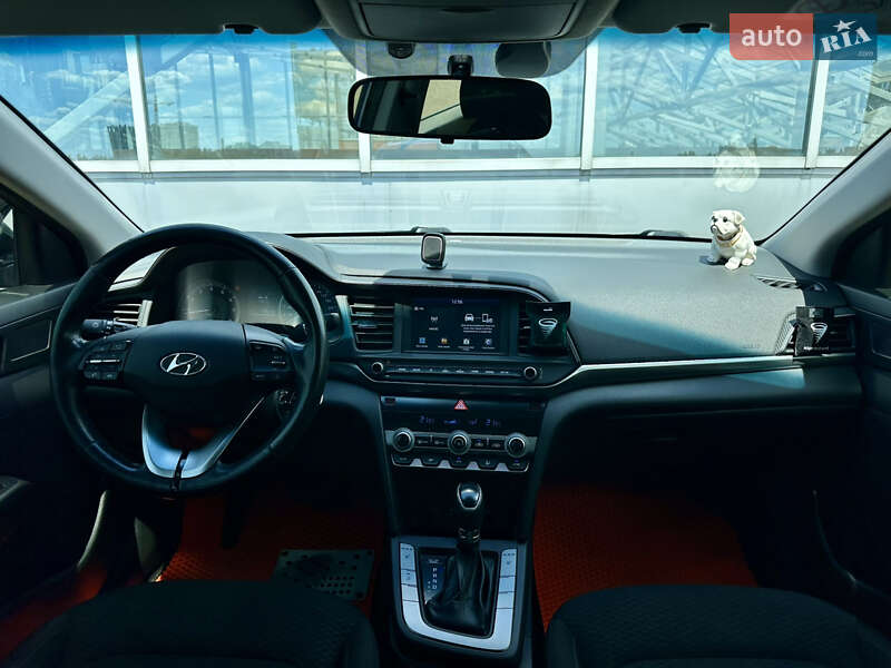 Седан Hyundai Elantra 2019 в Киеве