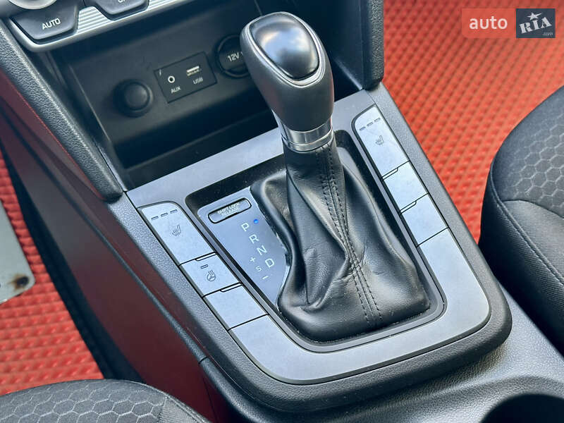 Седан Hyundai Elantra 2019 в Киеве