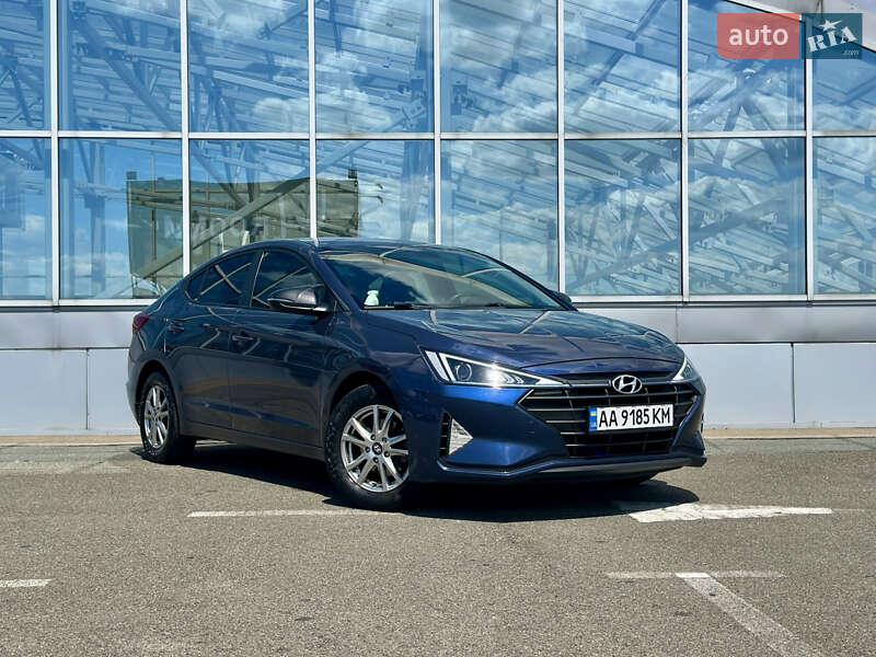 Седан Hyundai Elantra 2019 в Киеве