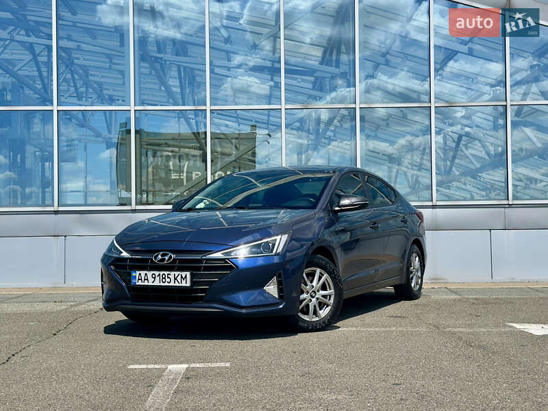 Седан Hyundai Elantra 2019 в Киеве