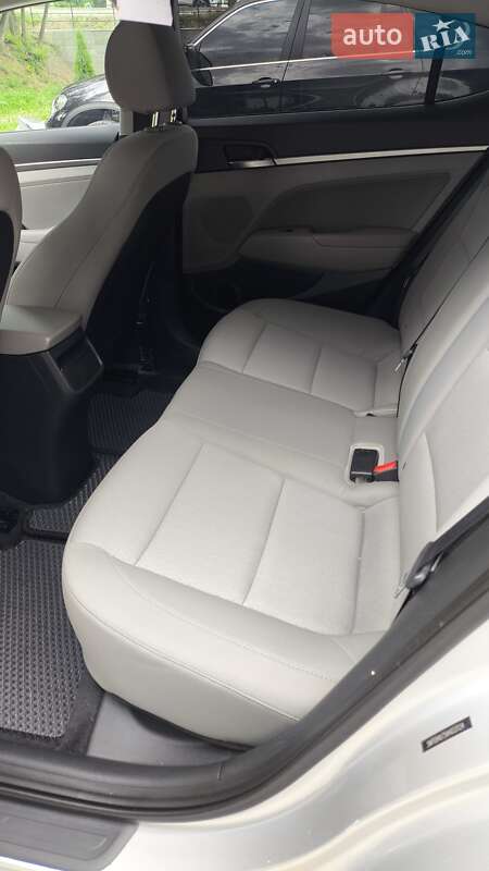 Седан Hyundai Elantra 2016 в Хмельницком
