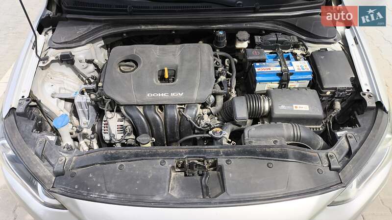 Седан Hyundai Elantra 2016 в Хмельницком