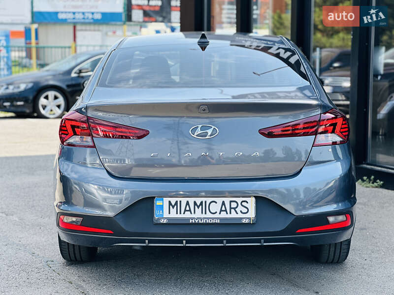 Седан Hyundai Elantra 2019 в Харькове
