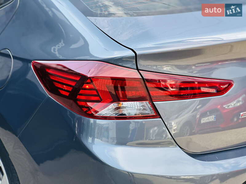 Седан Hyundai Elantra 2019 в Харькове