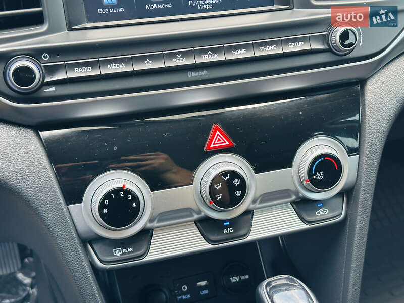 Седан Hyundai Elantra 2019 в Харькове