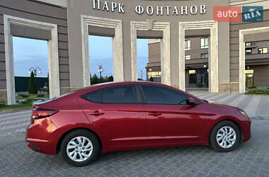 Седан Hyundai Elantra 2019 в 