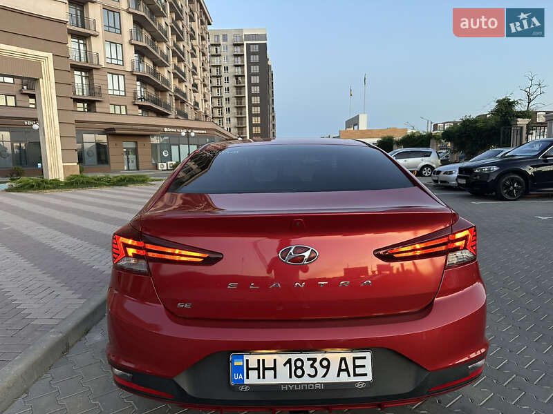 Седан Hyundai Elantra 2019 в Одессе