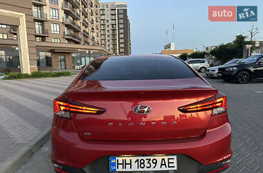 Седан Hyundai Elantra 2019 в 