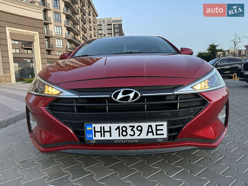 Седан Hyundai Elantra 2019 в Одессе