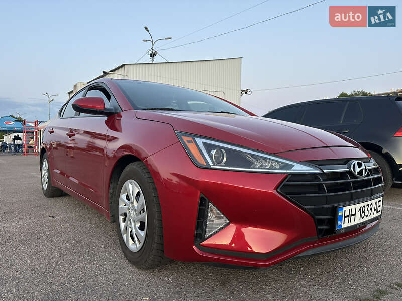 Седан Hyundai Elantra 2019 в Одессе