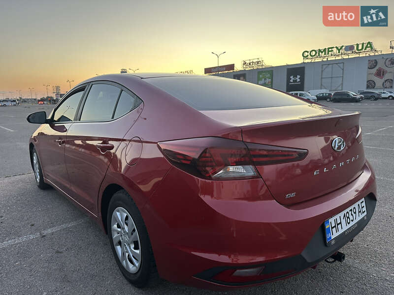 Седан Hyundai Elantra 2019 в Одессе