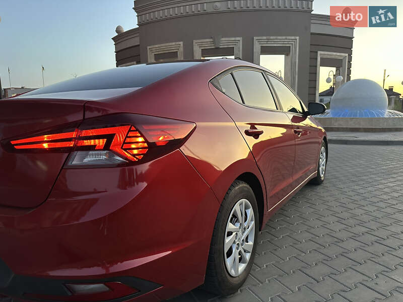 Седан Hyundai Elantra 2019 в Одессе