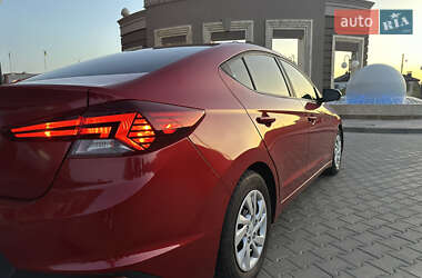 Седан Hyundai Elantra 2019 в 