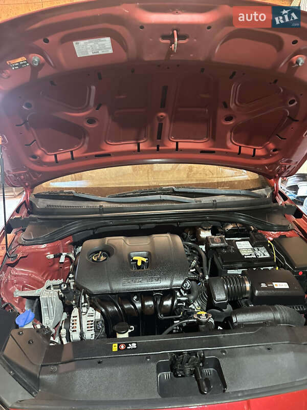 Седан Hyundai Elantra 2019 в Одессе