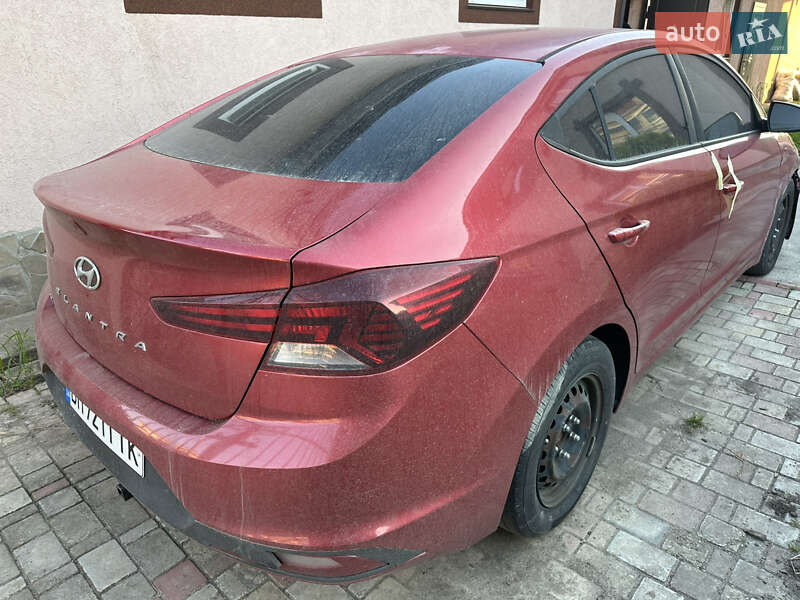 Седан Hyundai Elantra 2019 в Одессе