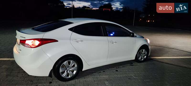 Седан Hyundai Elantra 2013 в Самборі