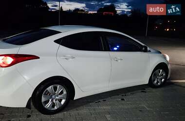 Седан Hyundai Elantra 2013 в 