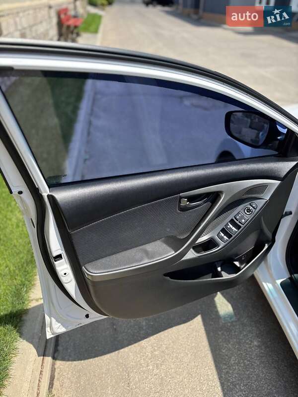 Седан Hyundai Elantra 2013 в Днепре