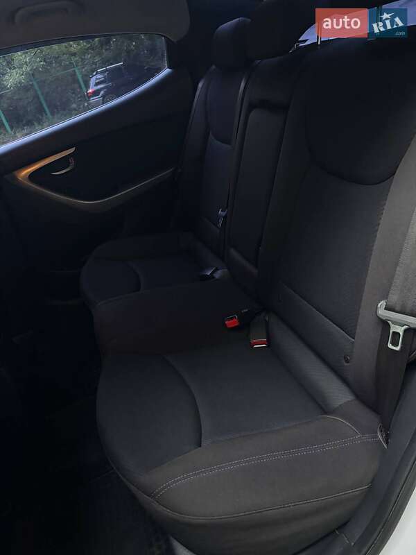Седан Hyundai Elantra 2013 в Днепре
