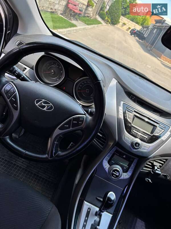 Седан Hyundai Elantra 2013 в Днепре