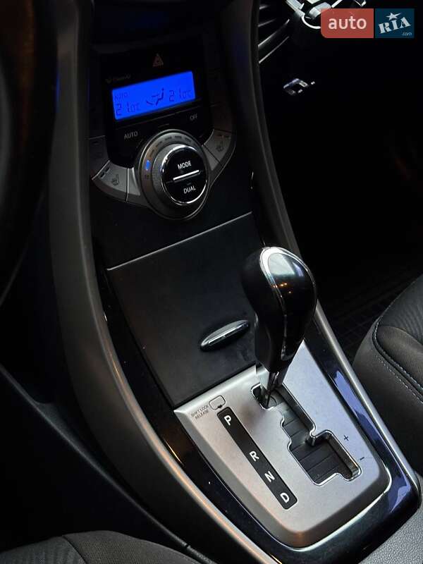 Седан Hyundai Elantra 2013 в Днепре