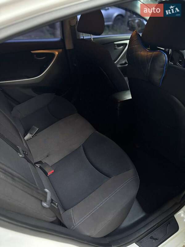 Седан Hyundai Elantra 2013 в Днепре