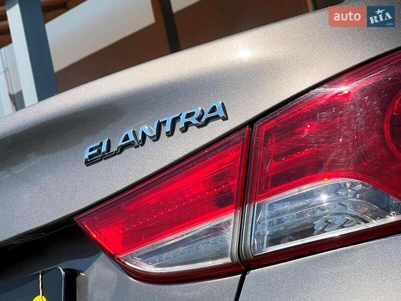 Седан Hyundai Elantra 2013 в Киеве