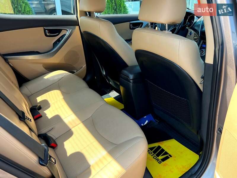 Седан Hyundai Elantra 2013 в Киеве