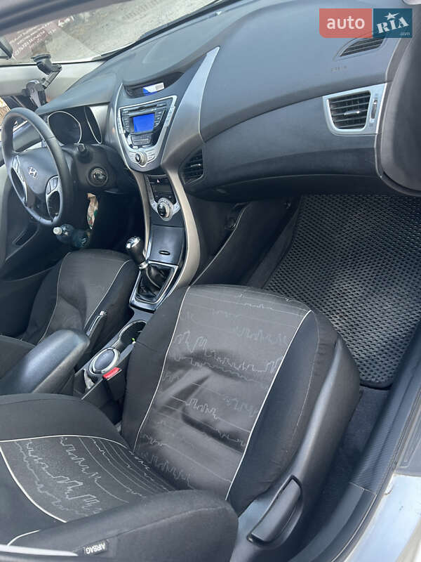 Седан Hyundai Elantra 2012 в Николаеве