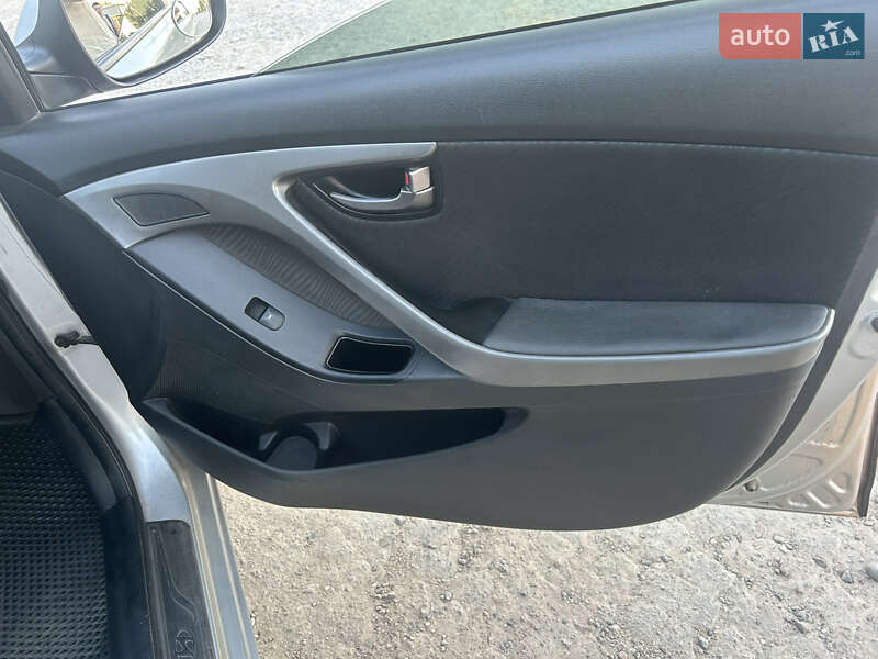 Седан Hyundai Elantra 2012 в Николаеве